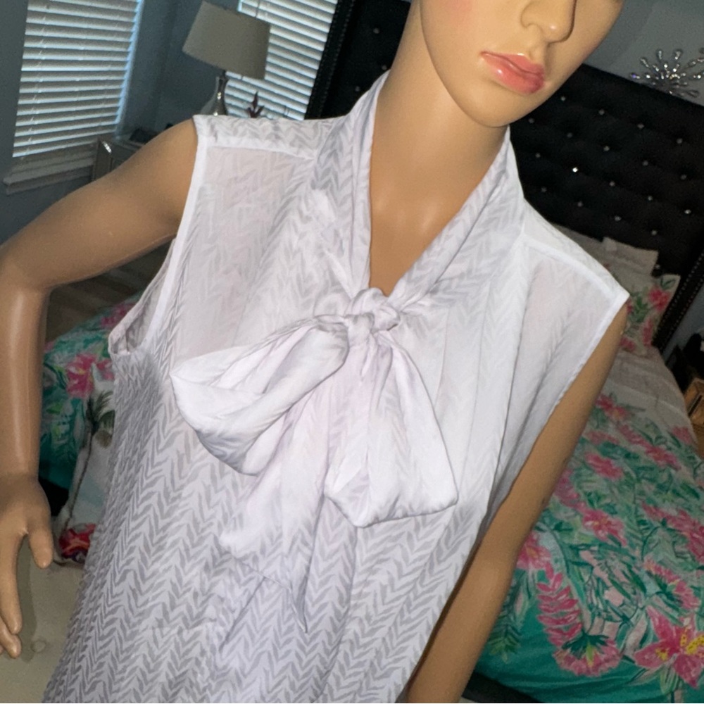 Calvin Klein NWT! White Sleeveless Tie-Front Blouse Size XL - Picture 6 of 17